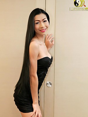 You'll be gagging to fuck this wanking ladyboy